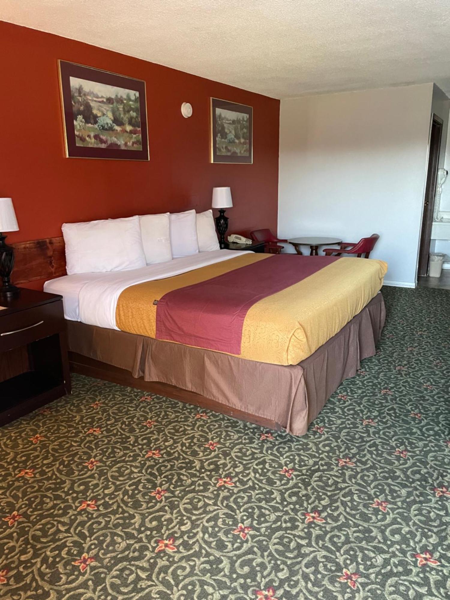 Budget Host Inn Greenup Bagian luar foto